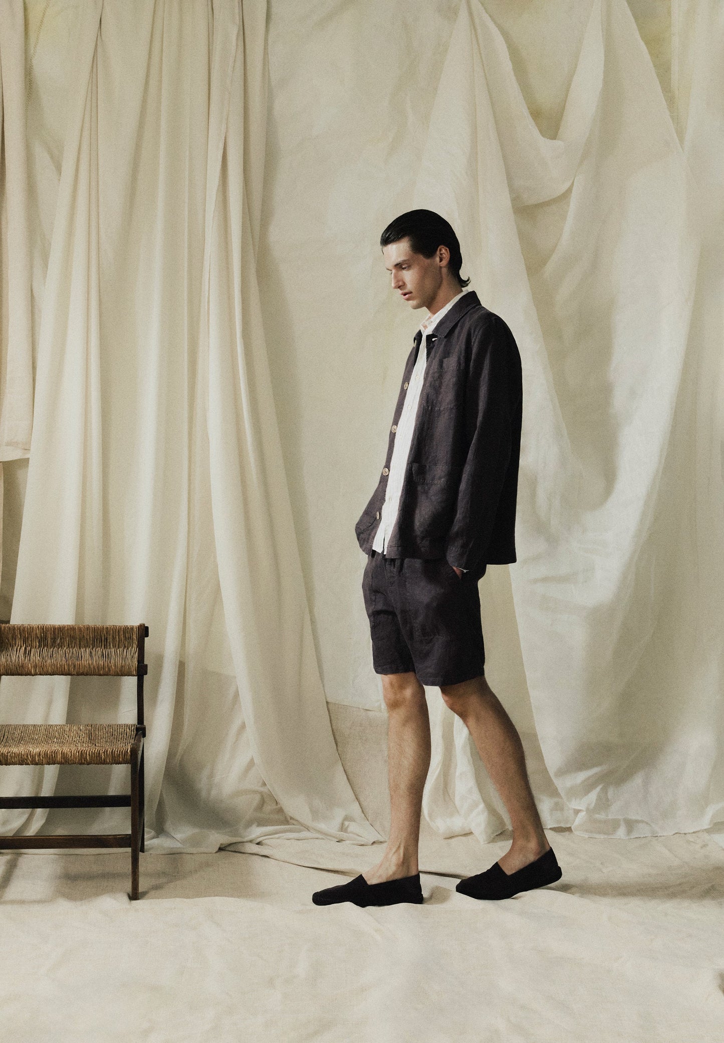 LINEN BERMUDA SHORTS WITH VISIBLE SEAMS