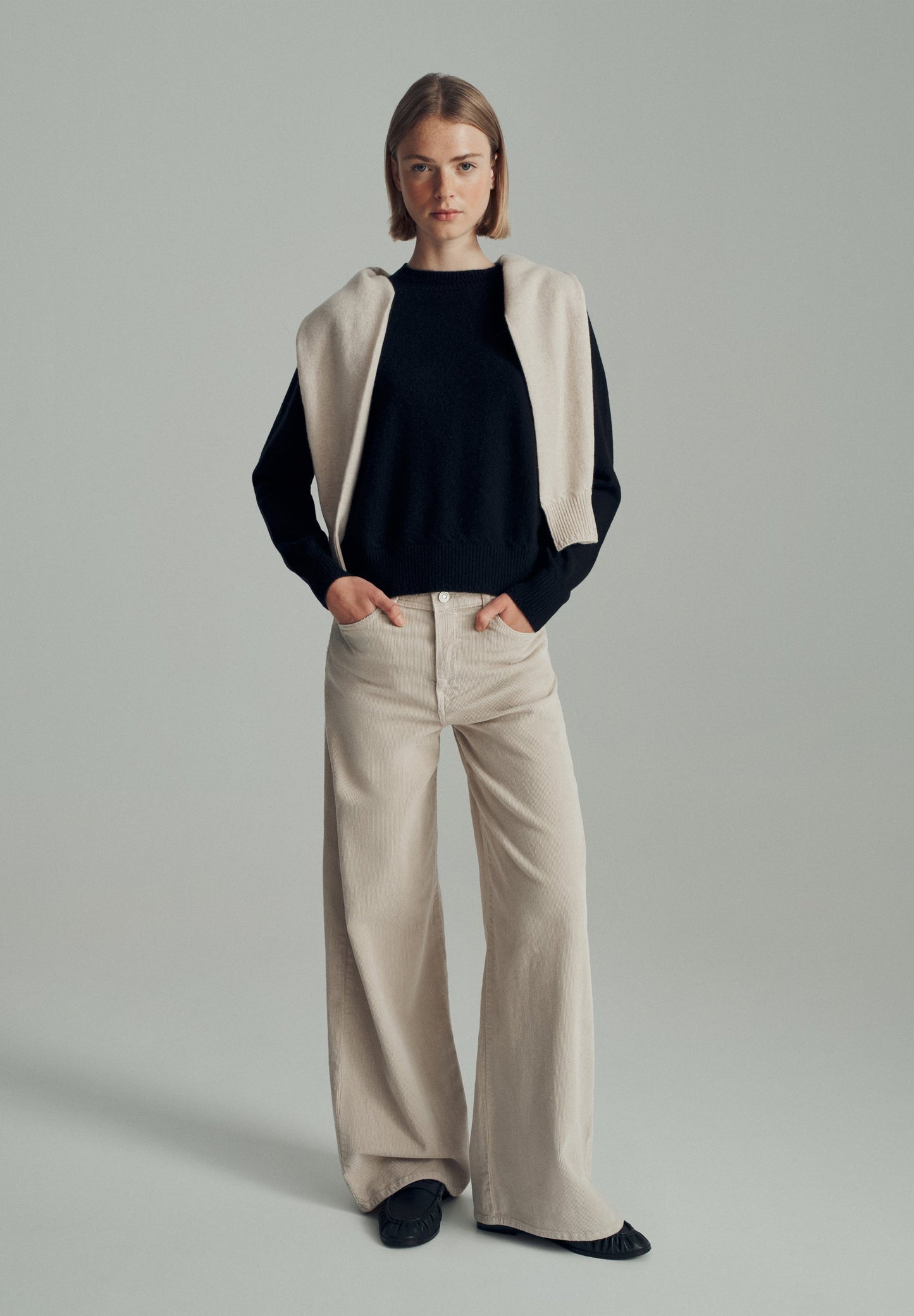 ROUND NECK 100% CASHMERE SWEATER