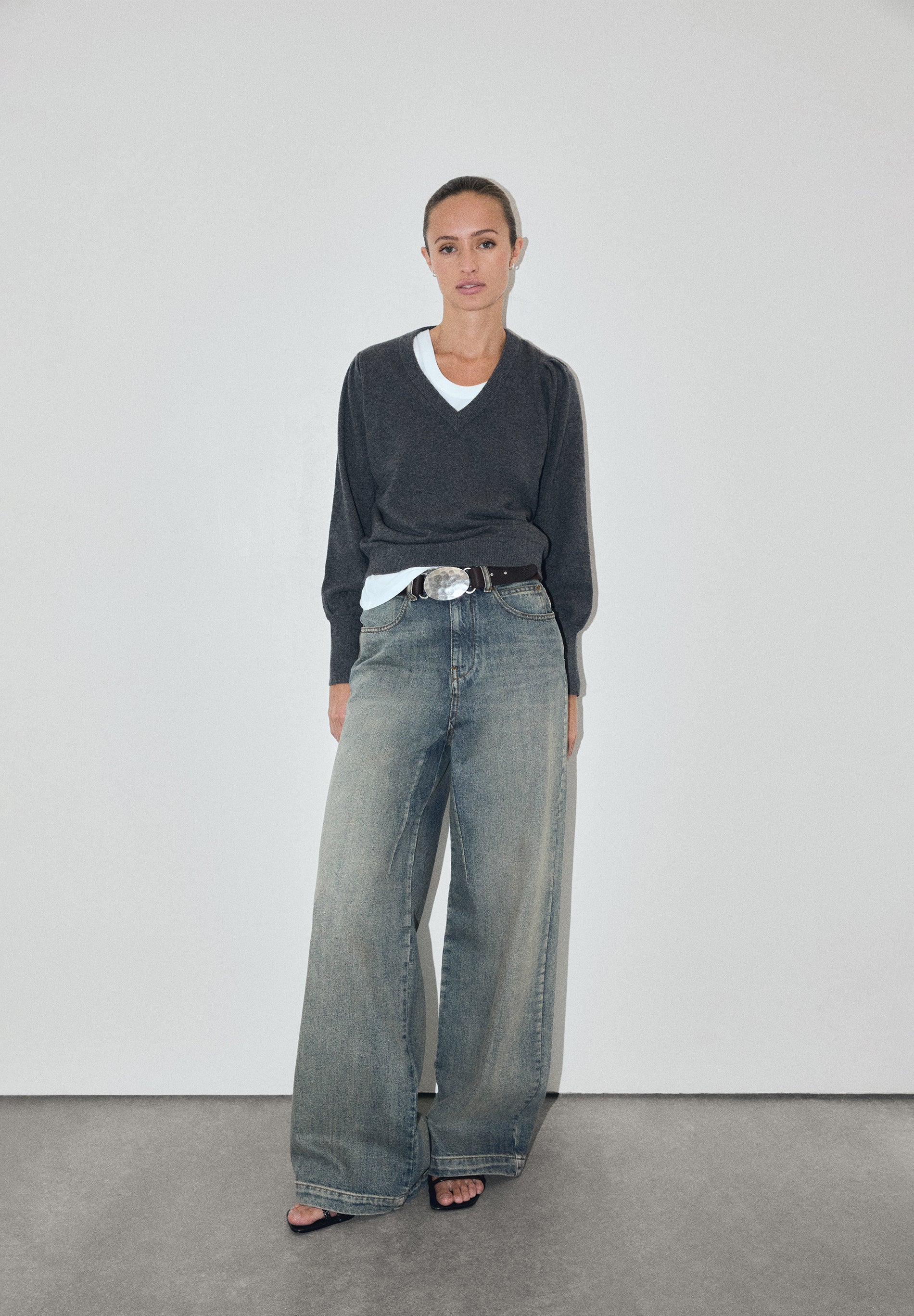 FULL LENGTH HIGH-RISE JEANS