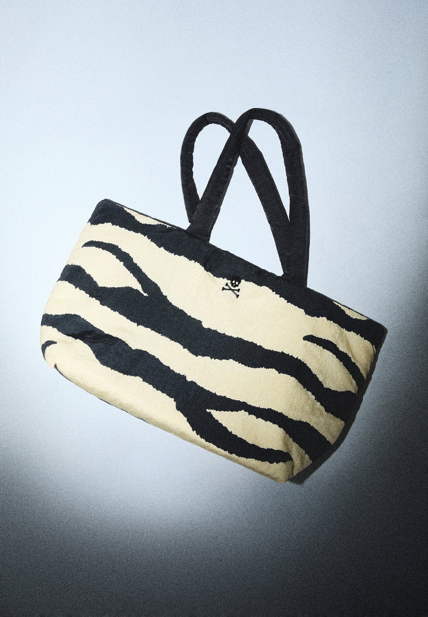 REVERSIBLE ANIMAL PRINT SHOPPER BAG