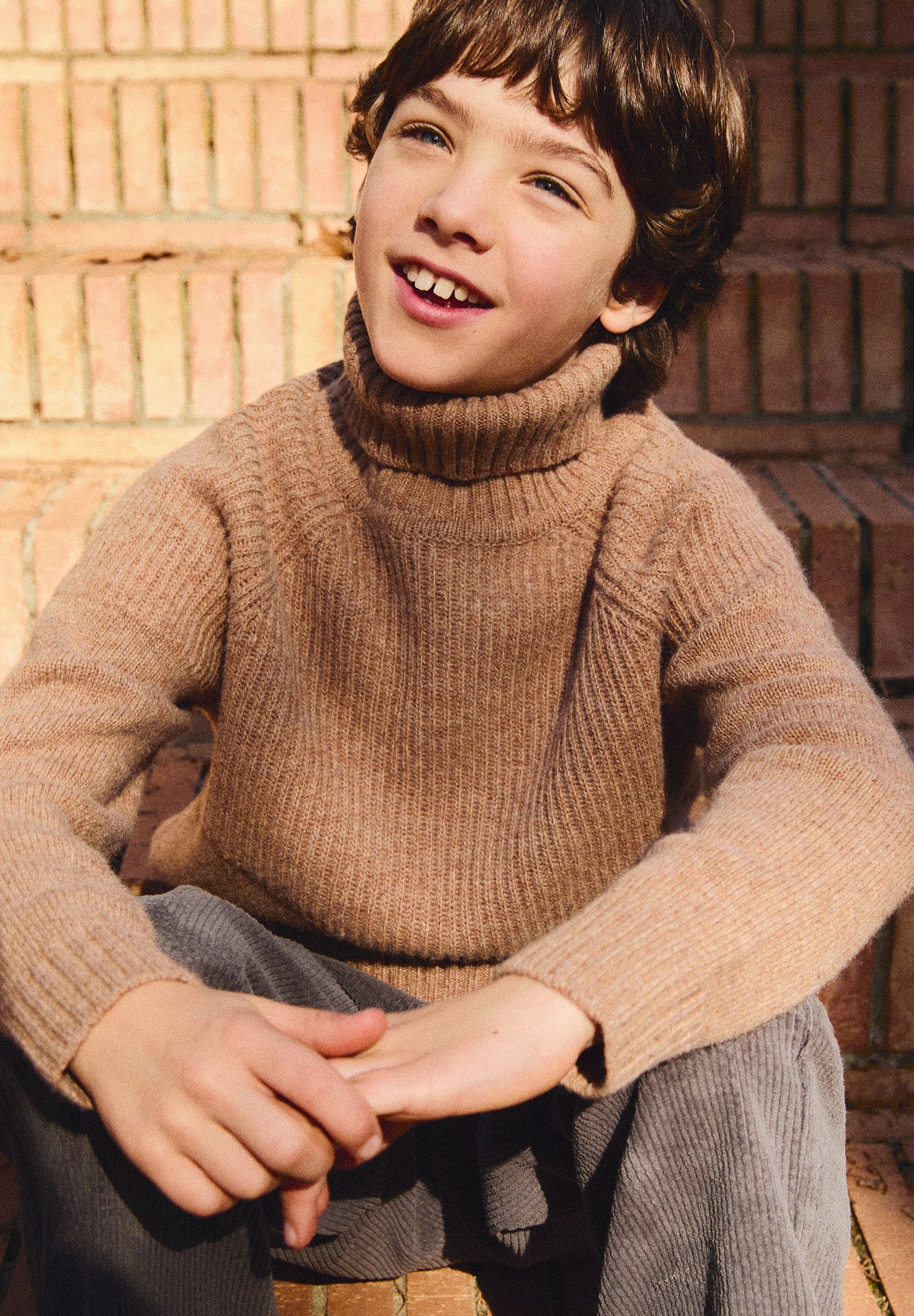 TRUI HOGE KRAAG ROND