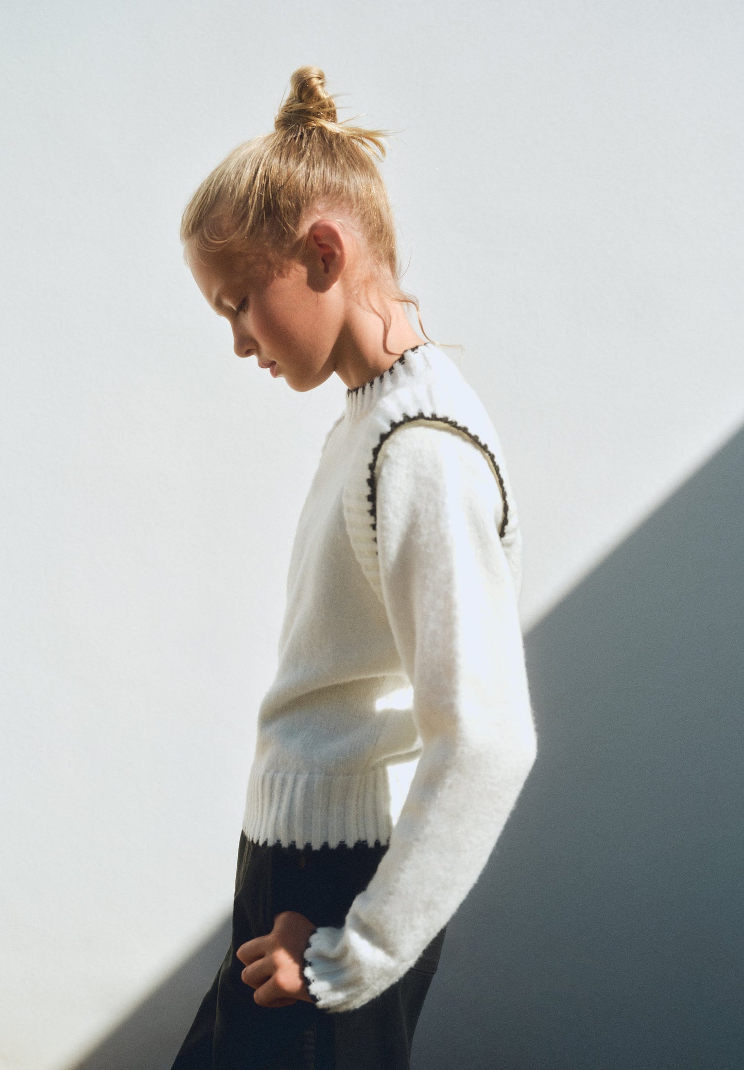 CONTRAST KNIT SWEATER