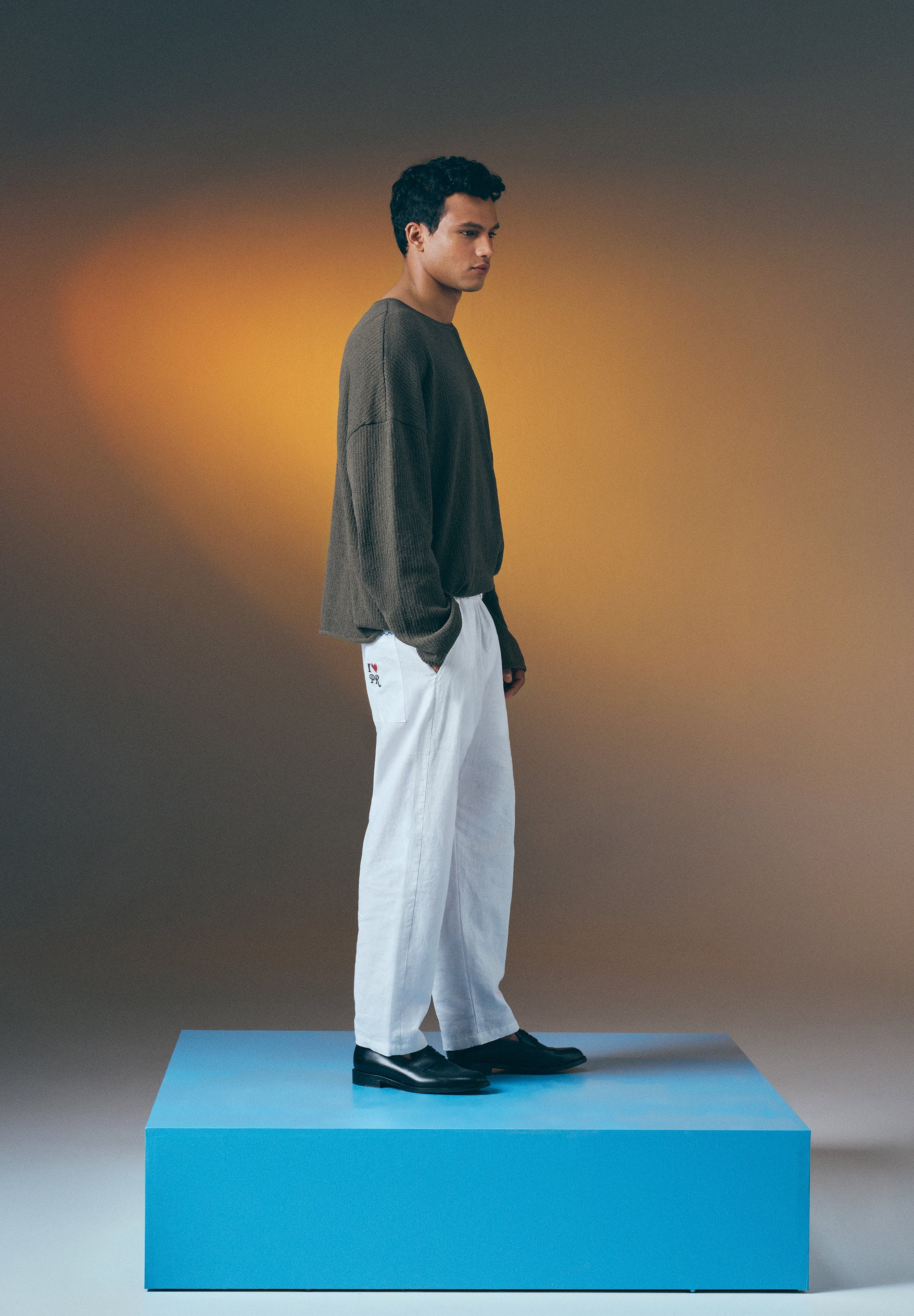 LIGHTWEIGHT COTTON KNIT SWEATER