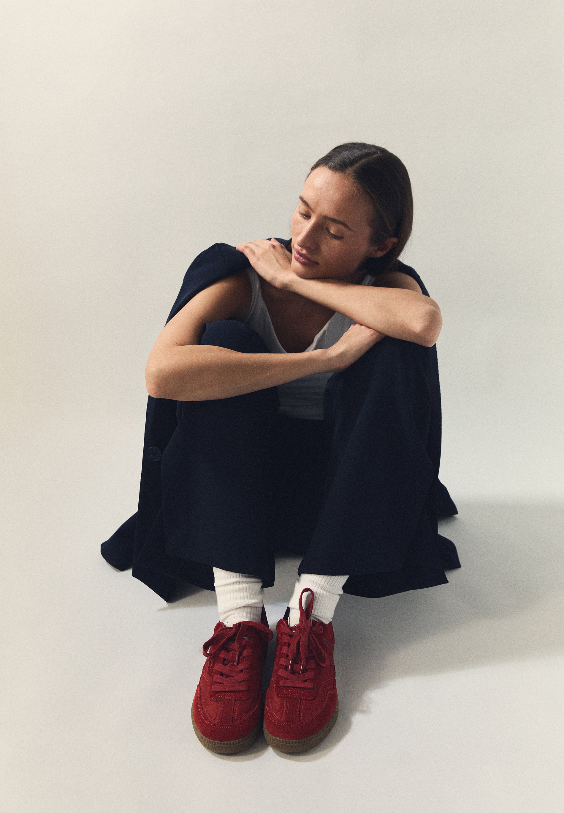 CONTRAST RETRO SNEAKERS