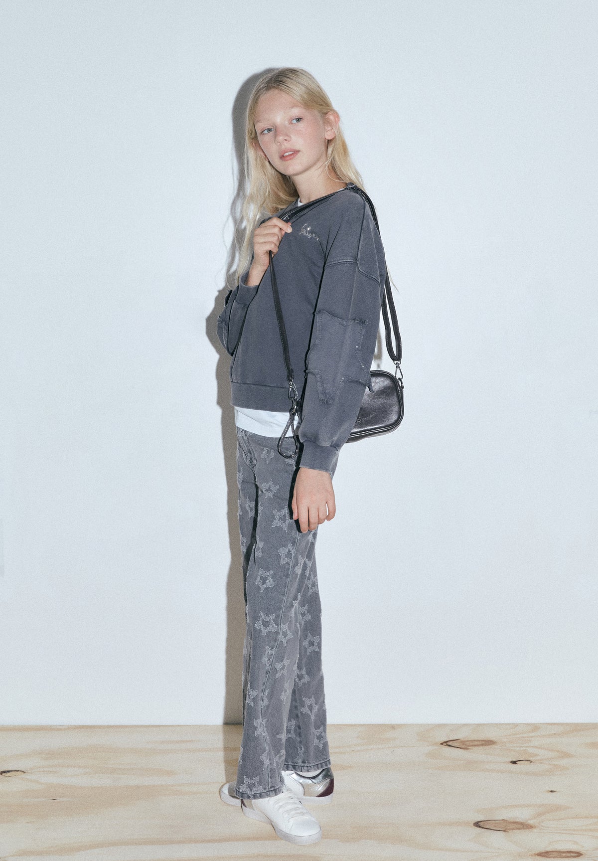 SWEATSHIRT WITH DETAIL ON THE SLEEVE