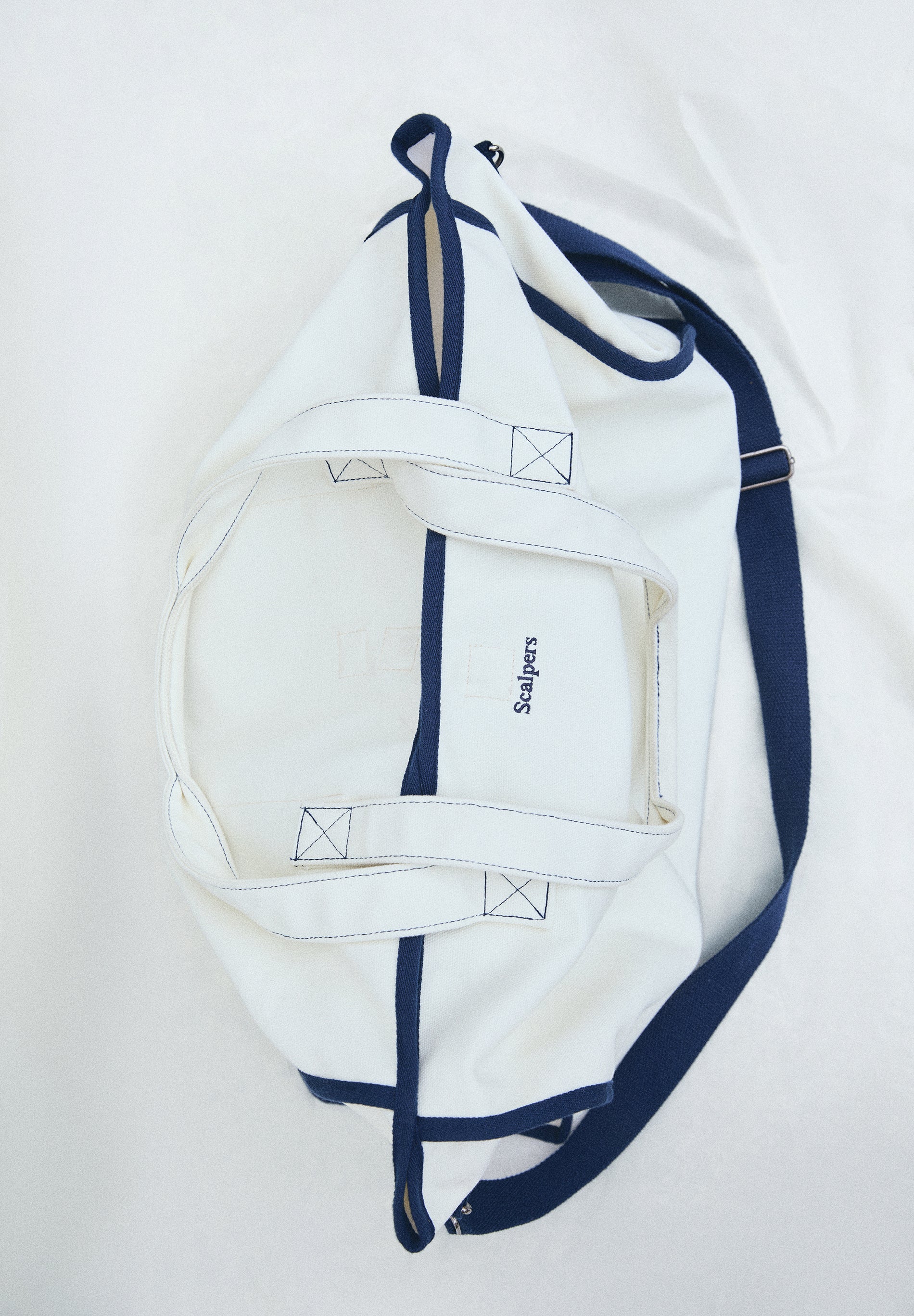 CONTRAST TRAVEL BAG