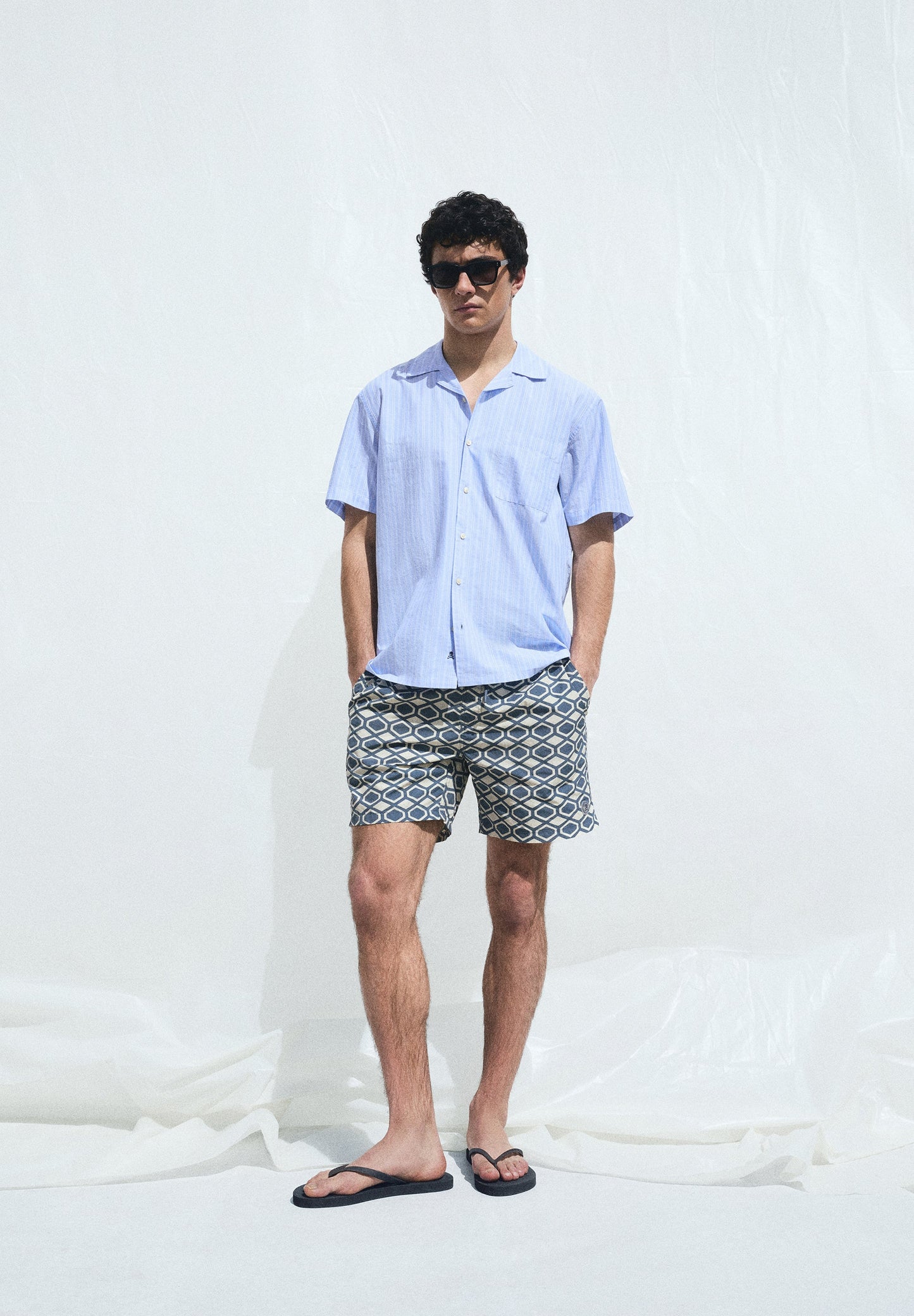 GEOMETRIC PRINT SWIMMING TRUNKS