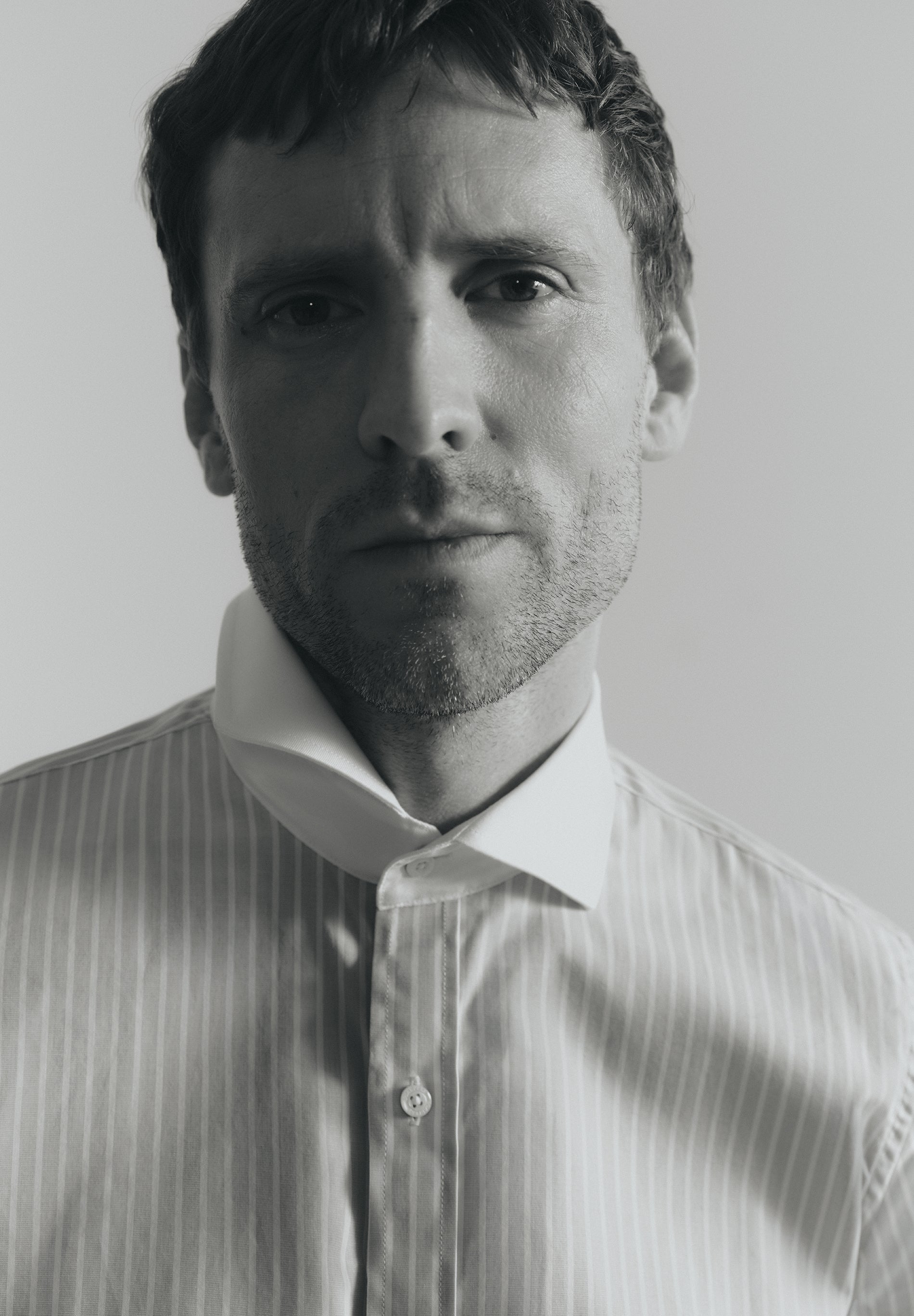 CONTRAST COLLAR SHIRT