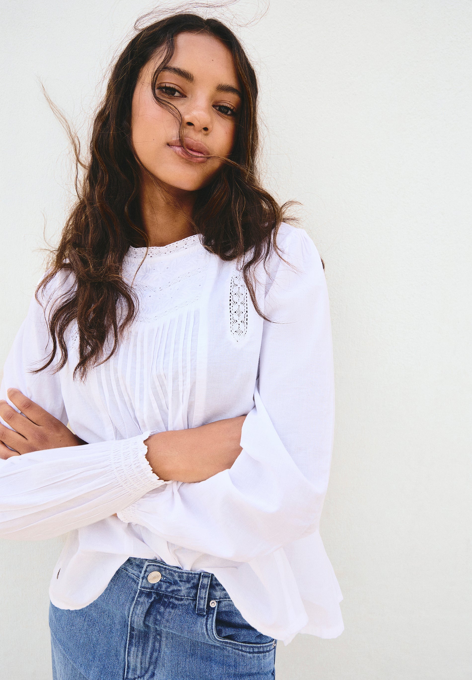 BLOUSE WITH LACE MOTIVES