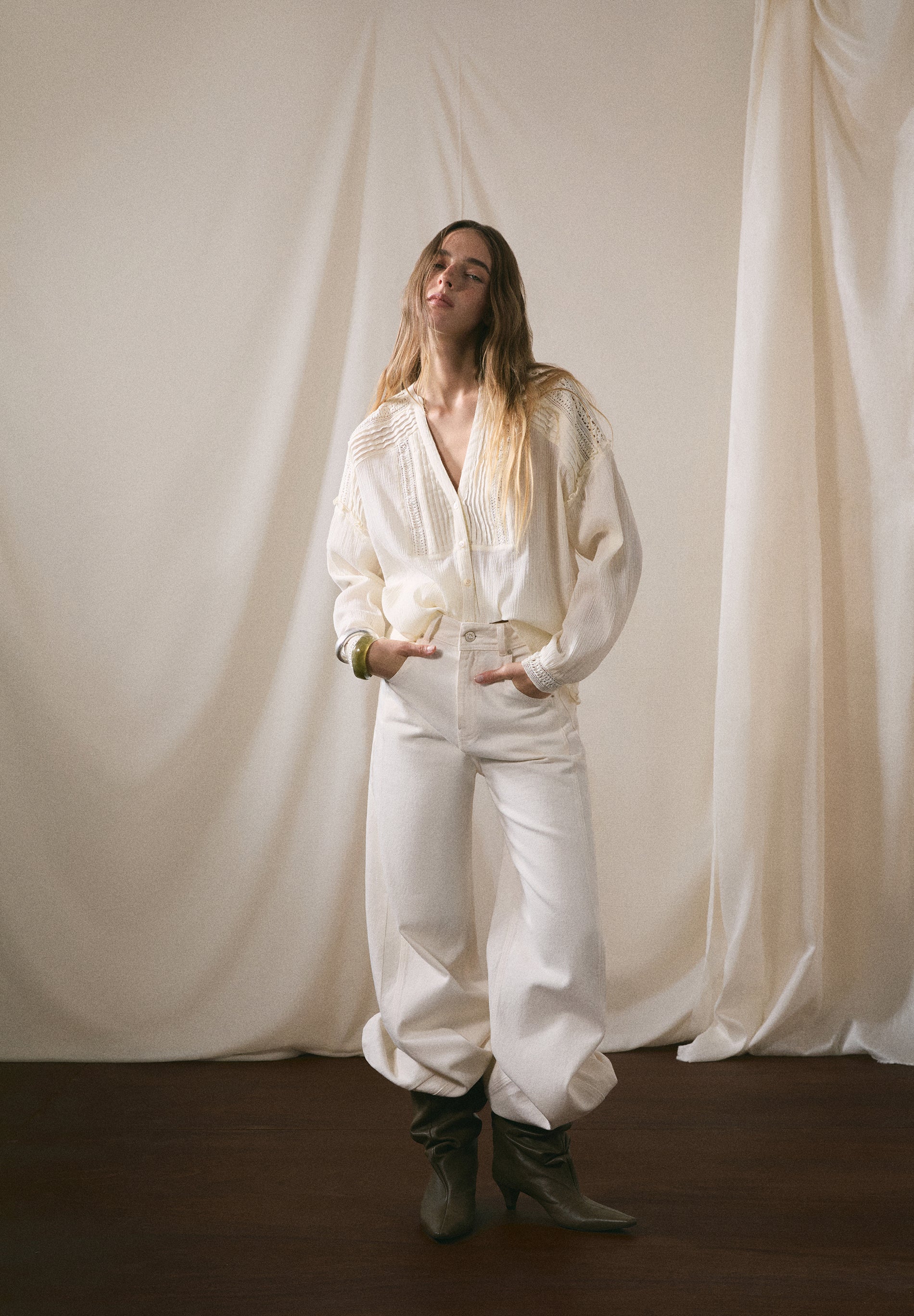 BLOUSE WITH LACE DETAIL